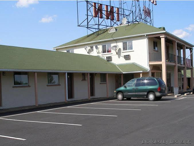 Red Carpet Inn & Suites New Cumberland Exterior photo
